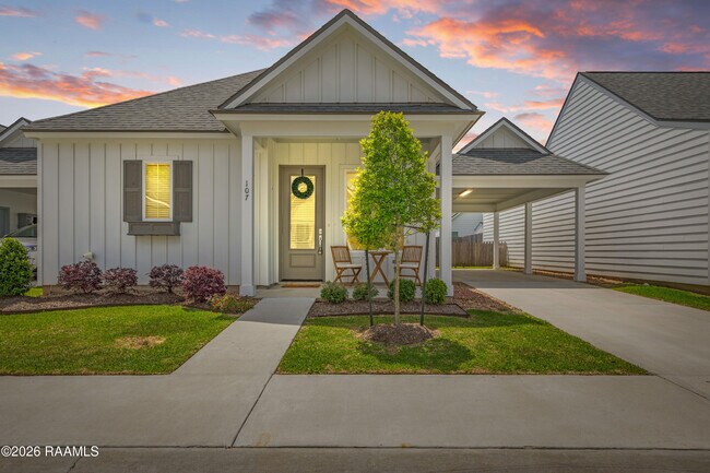 Building Photo - 107 Satsuma Dr