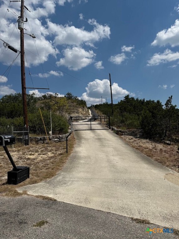 Building Photo - 901 Madrona Dr