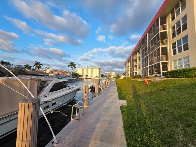 Building Photo - 3100 NE 48th Ct