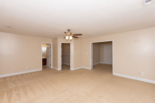 Building Photo - Great home in Hubert