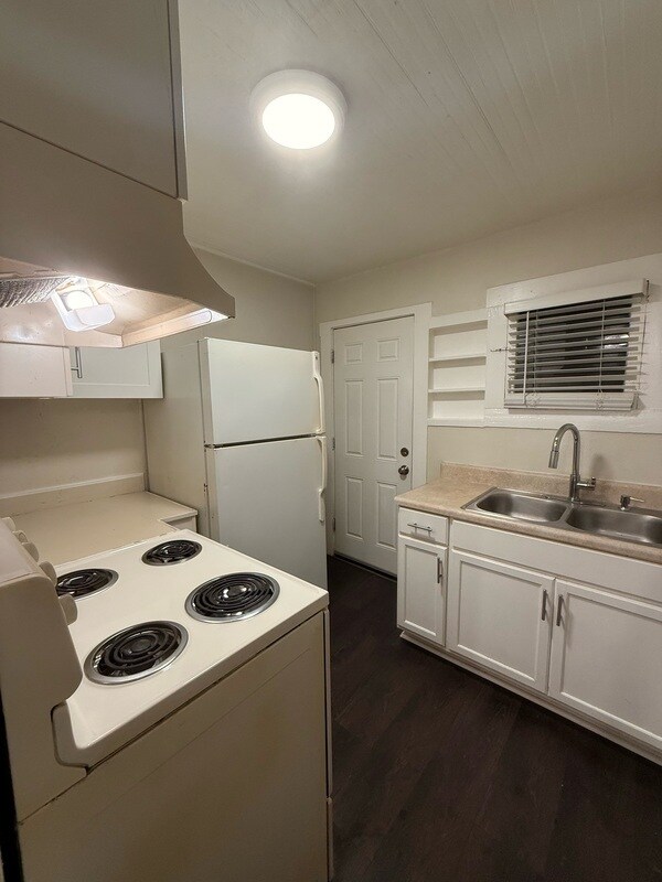 Building Photo - 1859 29th Ave N