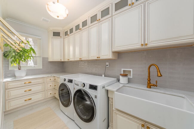 Building Photo - 16646 Brooklane Blvd