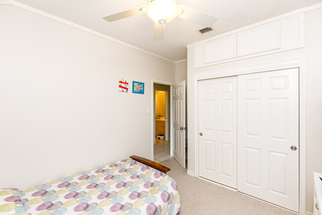 Building Photo - 7005 Madiera Dr