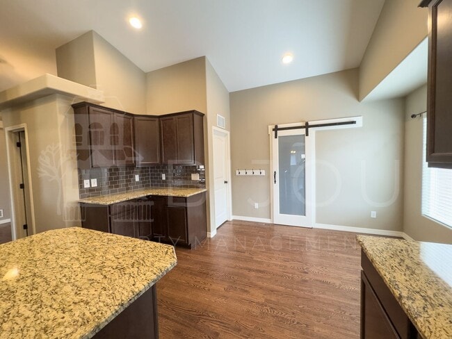 Building Photo - Large Well-Maintained Peyton Home