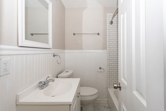 Building Photo - Welcome to this beautiful newly renovated 3-bedroom brick ranch!