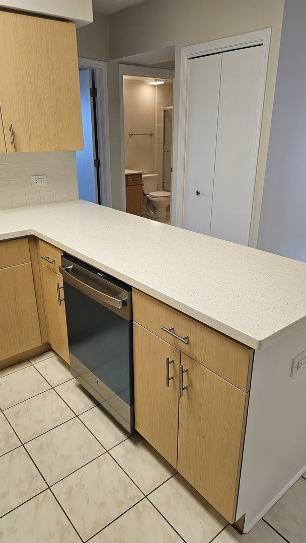 Building Photo - 675 Pearson St