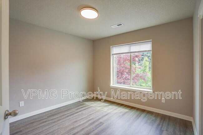 Building Photo - 7510 NE 124th Ave