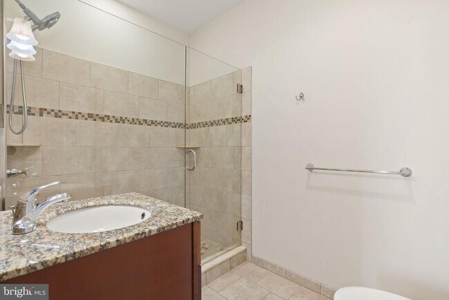 Building Photo - 118-20 Richmond St