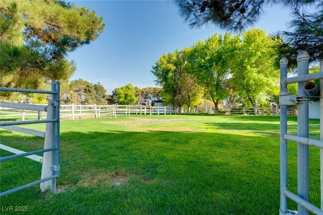 Building Photo - 7330 N Rainbow Blvd