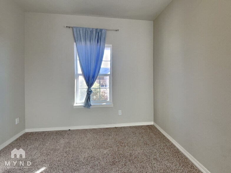 Building Photo - 7074 New Meadow Dr
