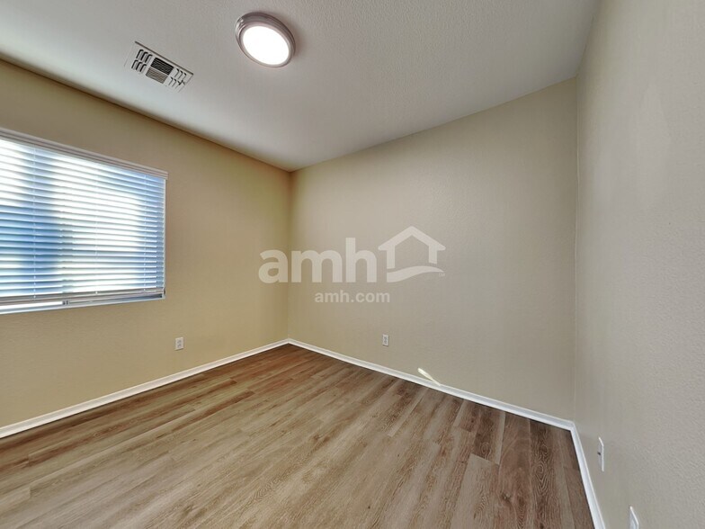 Building Photo - 2605 S Devonna Ln