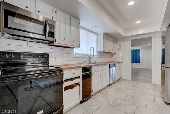 Building Photo - 1489 Santa Anita Dr