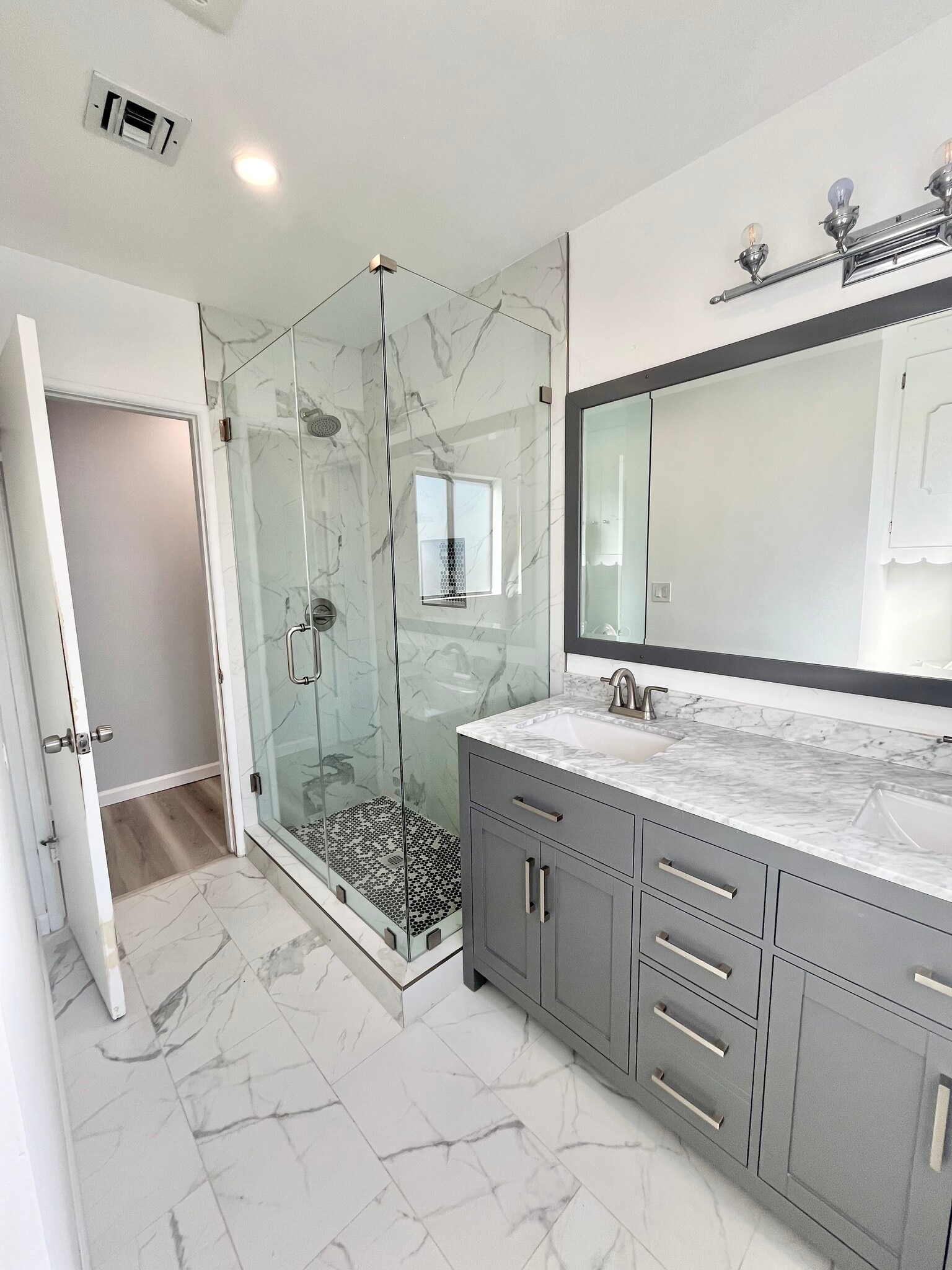 Bathroom 1 - 15853 Stare St