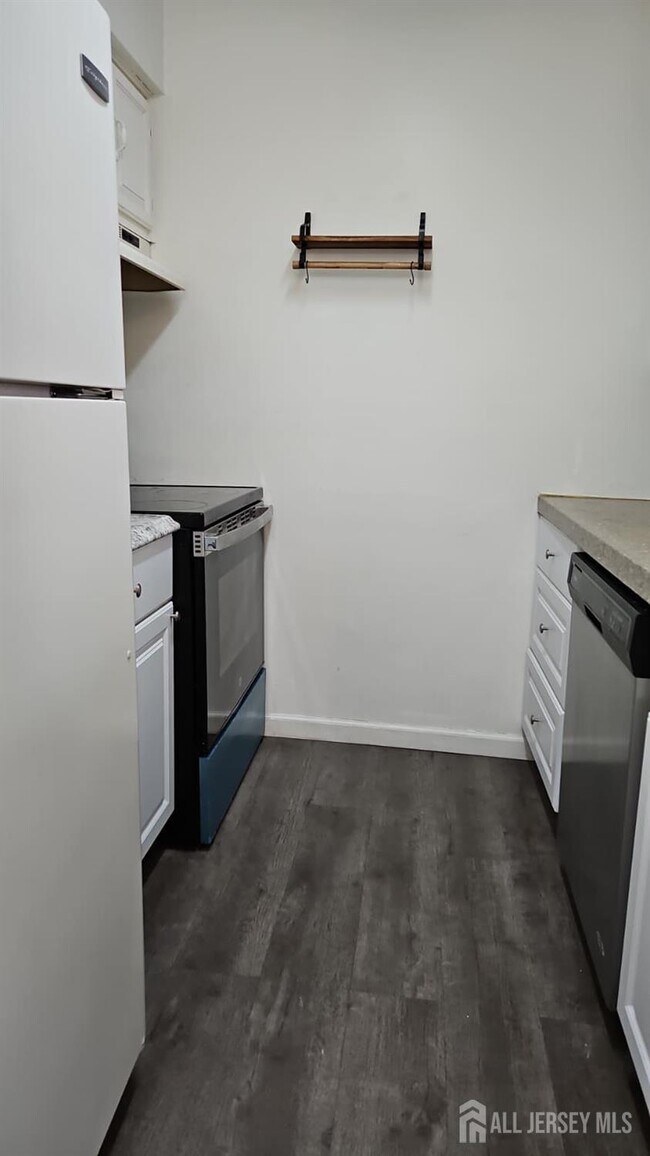 Building Photo - 909 Ravens Crest Dr