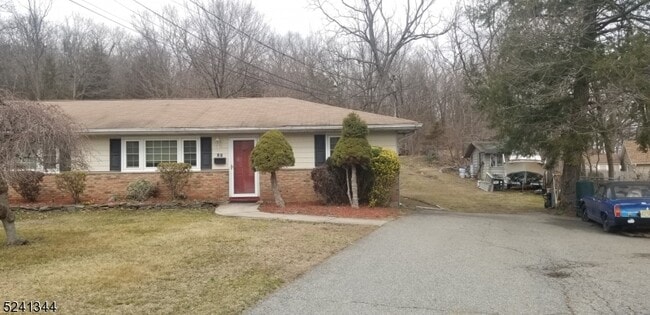 Primary Photo - 32 Stephens Ave