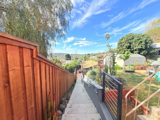 Building Photo - 341 Marie Ave