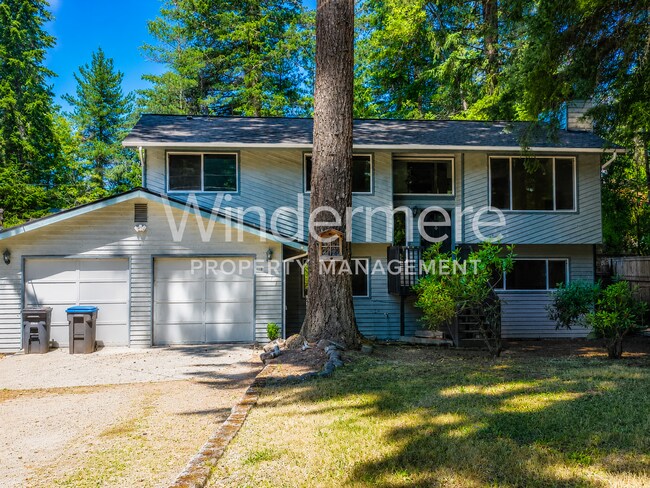 Building Photo - **Beautifully Updated 3-Bedroom Home in the Lake Symington Community**