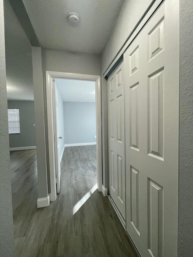 Building Photo - 110 SE 7th St