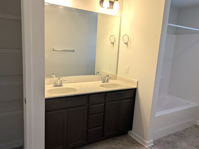 Building Photo - 2040 Perrin Ct