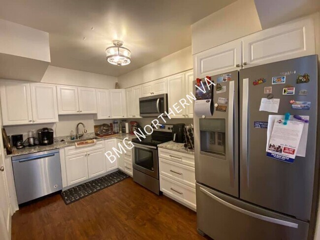 Building Photo - 3866 Manzanita Pl