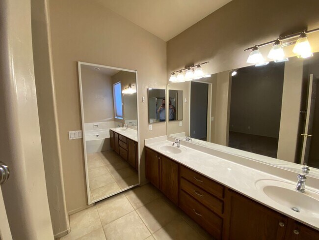 Building Photo - Beautiful Home in Sweetwater Reserve
