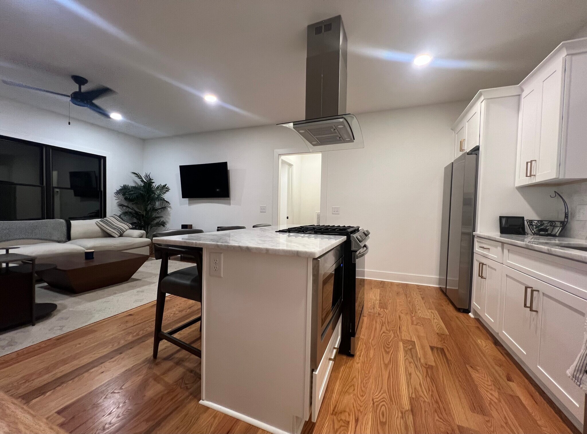 Kitchen / Living open floor ploan - 1258 1st Ave S