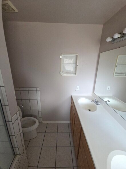 Building Photo - 10228 Belnap Pl