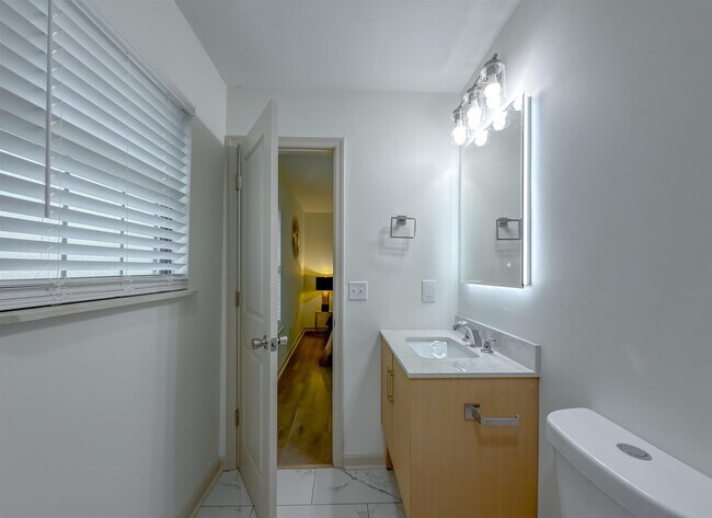 Building Photo - 2059 Little River Ln