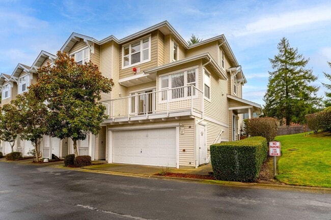 Building Photo - Spacious Townhome in Bellevue College Neig...