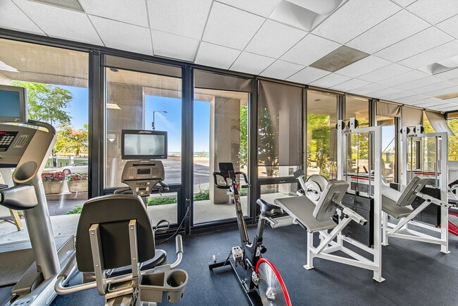 Building Photo - 6700 S South Shore Dr