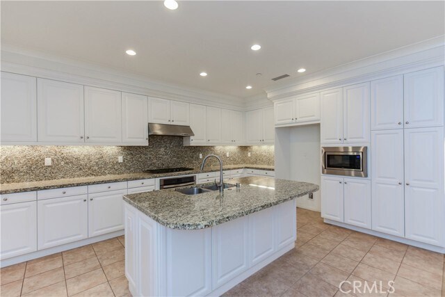 Building Photo - 60 Brindisi