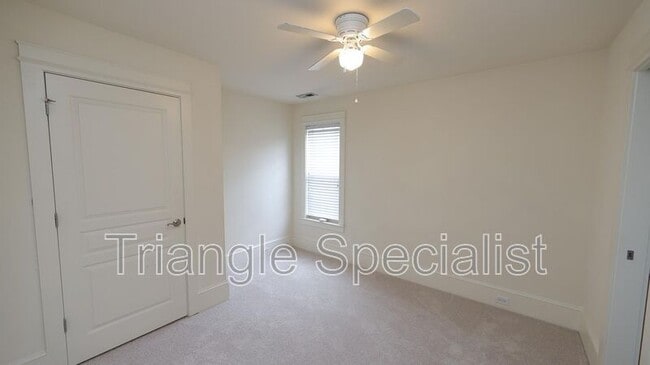 Building Photo - 100 Honeybee Trce