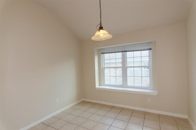 Building Photo - 1006 Promenade Ct