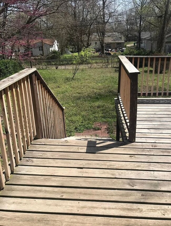 Building Photo - 2 bedroom/1 bathroom