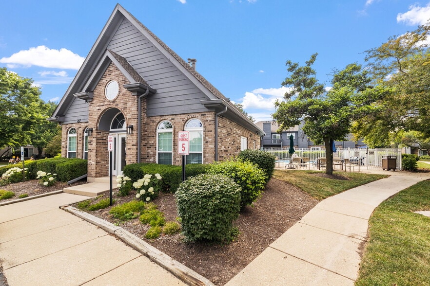 Building Photo - 15 FOXCROFT Rd