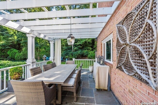 Building Photo - 157 Linden Ln