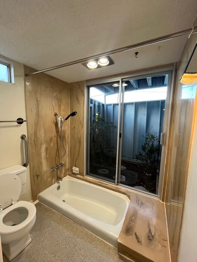 Building Photo - 1618 Square Foot Tri-Level Home in Cayucos with Ocean Views