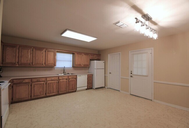 Building Photo - 2529 Westminster Dr