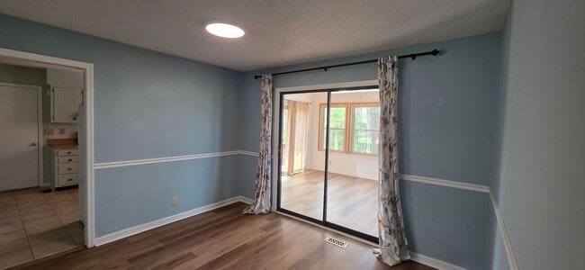 Building Photo - Location, Location, Location! This 3 bedroom / 2 bath is located within walking distance to Druid...