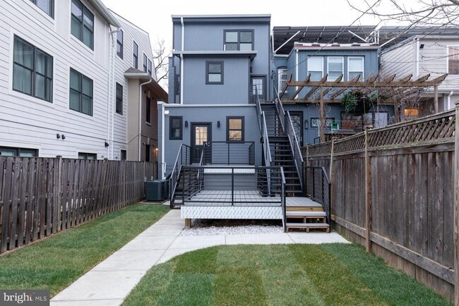 Building Photo - 1321 Shepherd St NW