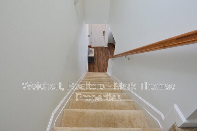 Building Photo - 100 Stratford Lakes Dr