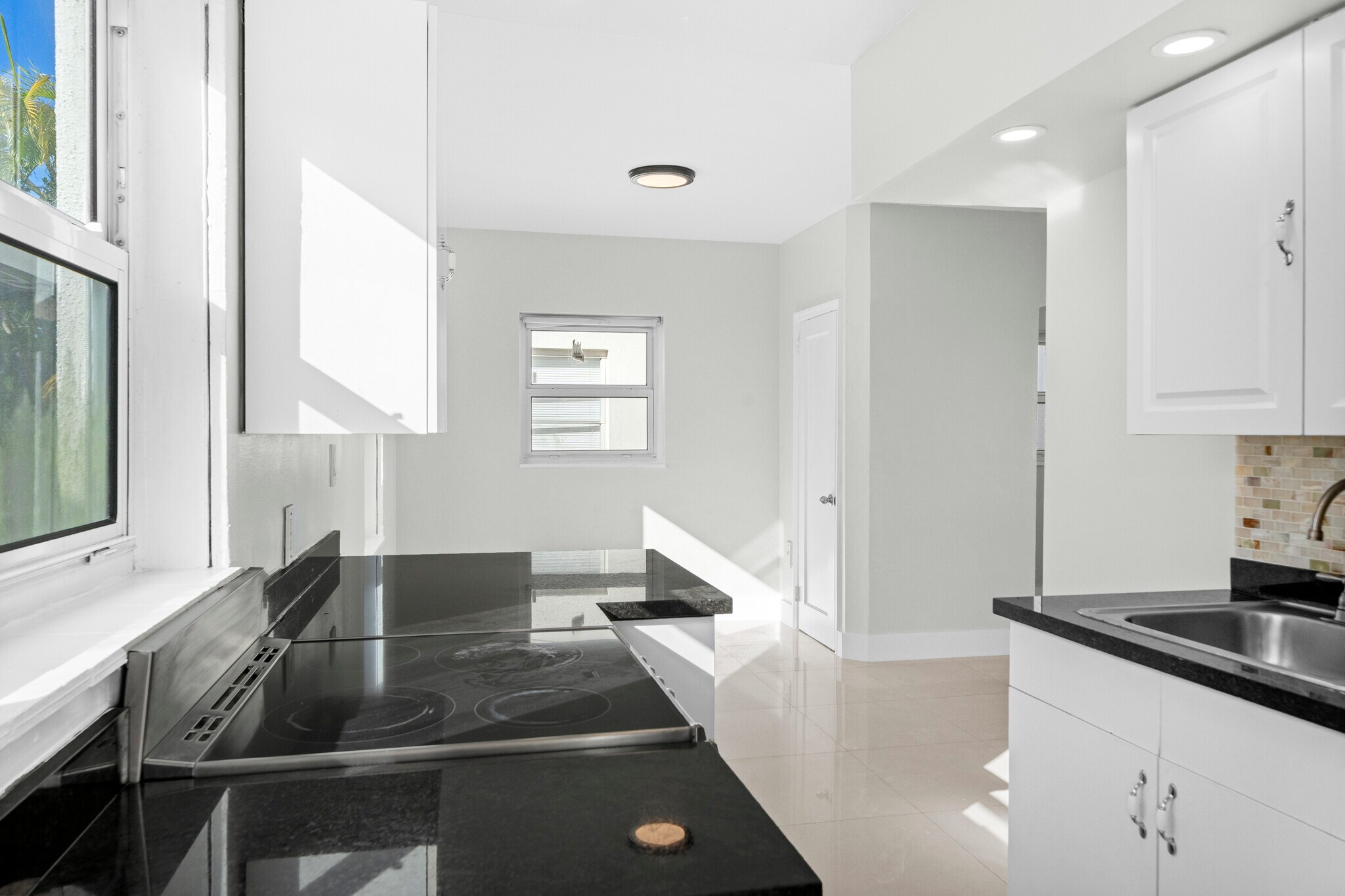 Building Photo - 1203 Marseille Dr