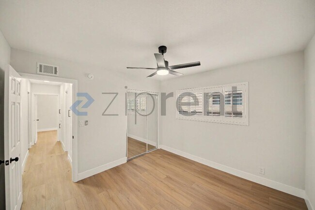 Building Photo - Unit