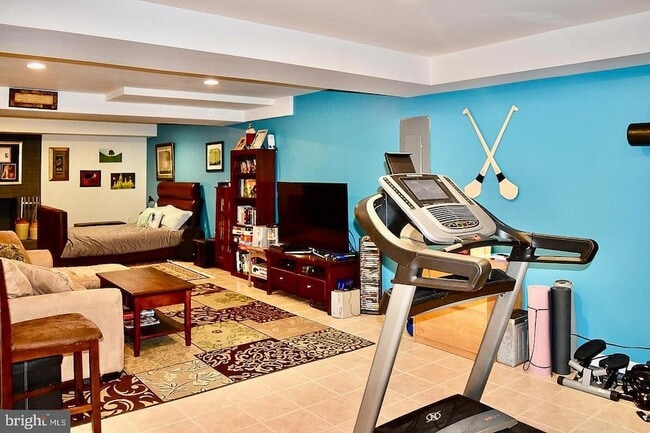 Building Photo - 2235 Abbotsford Dr