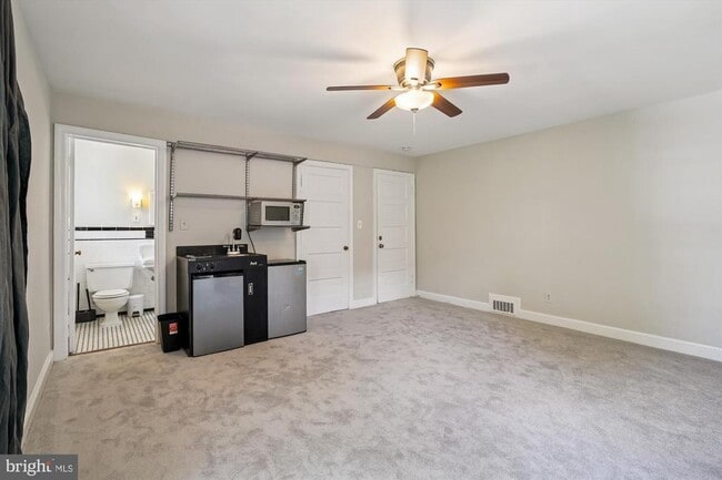 Building Photo - 904 N Ivy St