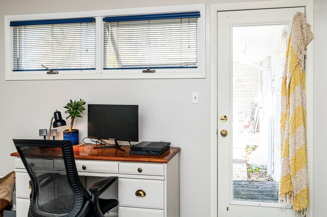 Building Photo - 314 S Arbutus Dr