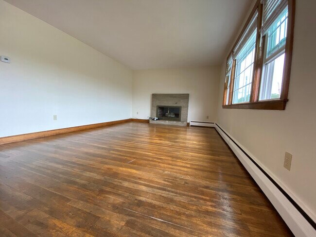 Building Photo - 247 South St