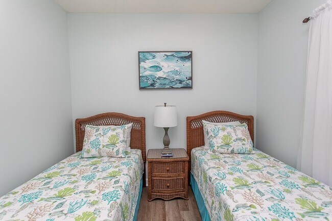 Building Photo - 5801 Oyster Catcher Dr