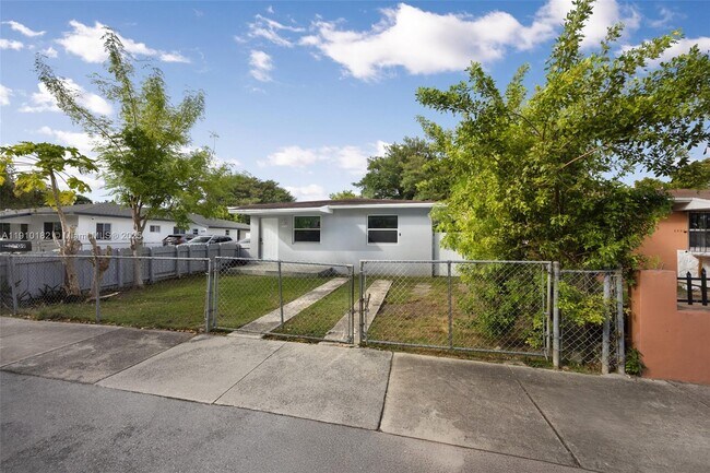 Primary Photo - 2009 NW 32nd St