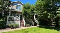 Building Photo - Stunning End-Unit Townhouse 3 bed, 2.5 bat...